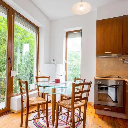 Sofia's Vintage Gem: Spacious 2bd Flat On Solunska Apartment Sofia