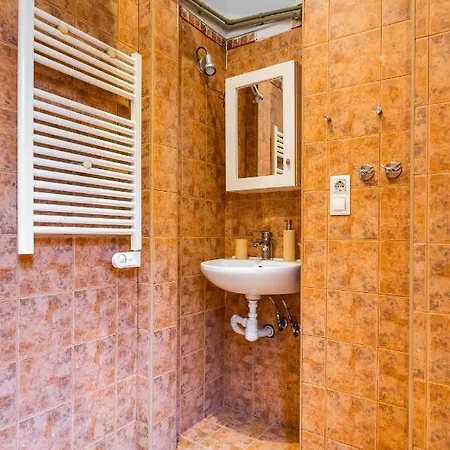 Sofia's Vintage Gem: Spacious 2bd Flat On Solunska Apartment